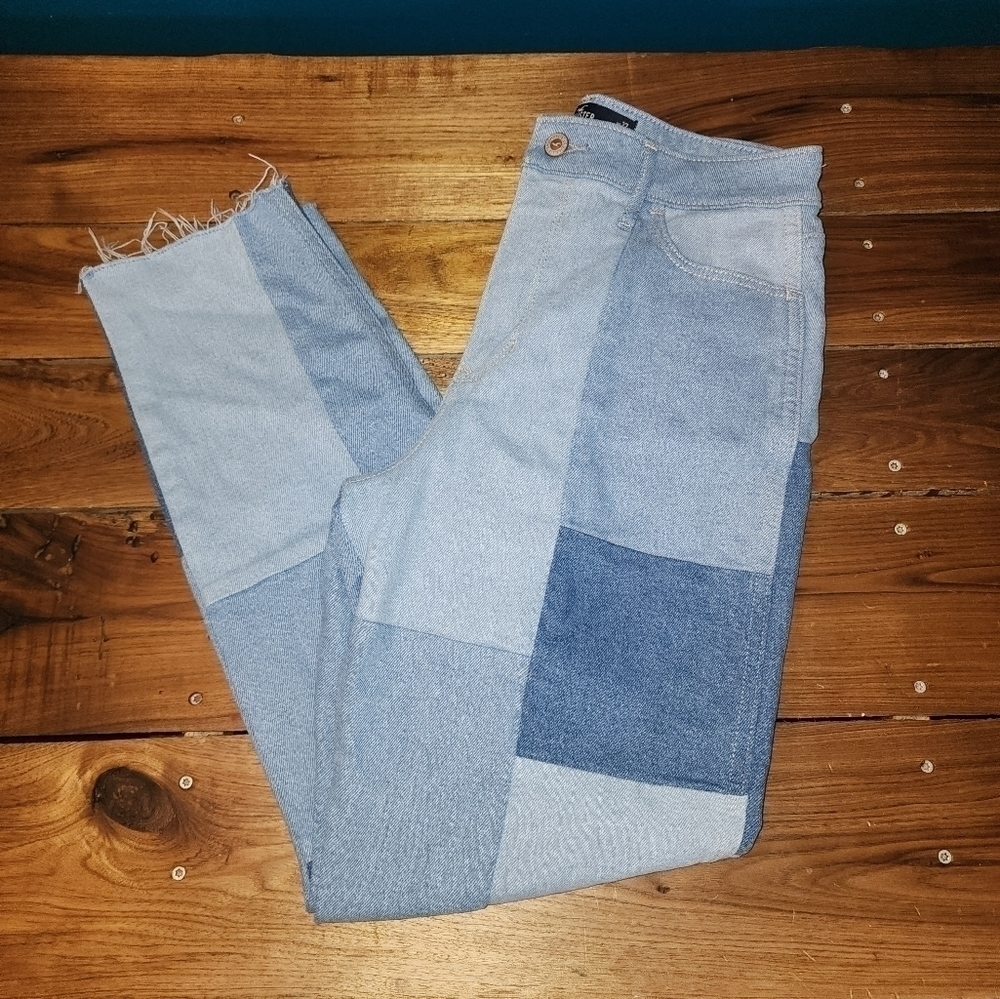 HOLLISTER Ultra High Rise Patchwork Denim​ - Picture 3 of 9